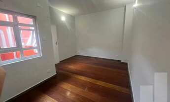 Imagem 2: Casa comercial de 3 andares, com recepção, 6 salas e 1 vaga - Higienópolis