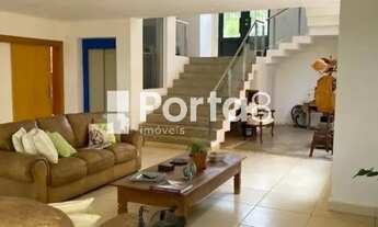 Imagem 5: Viva em Luxo e Conforto: Casa Exclusiva com Elevador Panorâmico e Piscina!