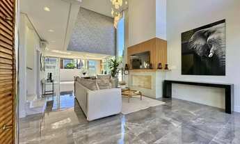 Imagem 2: Casa mobiliado e decorada com 4 suítes e piscina á venda no condomínio Quintas do Lago REF