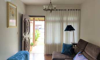 Imagem 4: Residência totalmente plana com 04 dormitórios, 02 salas, ampla área de festas com churras