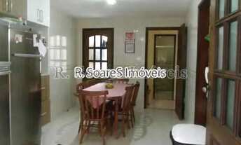 Imagem 6: CASA COM QUATRO QUARTOS, SENDO TRÊS SUÍTES, RUA TEJO EM VILA VALQUEIRE