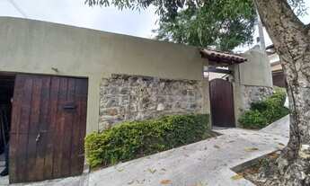 Imagem: Casa linear, de frente para rua, com 2 vagas