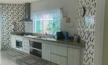 Imagem 6: Casa de condomínio sobrado para aluguel e venda possui 400 metros quadrados com 3 quartos