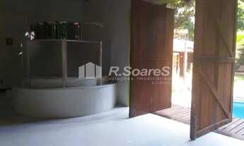 Imagem 3: Casa em Cosme Velho com seis quartos sendo três suítes