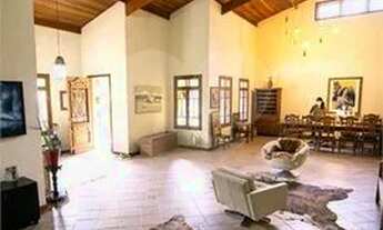 Imagem 2: Casa de Condomínio com 5 Quartos sendo 4 Suítes para Locação, 630 m² por R$ 10.150/mês