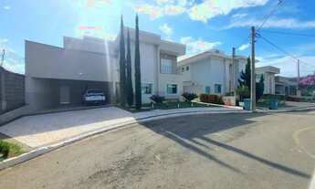 Imagem: Sobrado com quatro suítes à venda no Golden