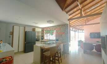 Imagem 6: AMPLA - 210M² - EXCELENTE LOCALIZAÇÃO - PISCINA - CHURRASQUEIRA - QUINTAL