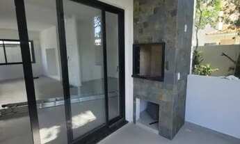 Imagem 5: Casa Alto Padrão para Venda em Florianópolis, Campeche, 4 dormitórios, 1 suíte, 3 banheiro