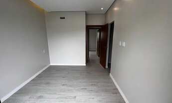 Imagem 4: Duplex no Novo Aleixo (Próx: ao campo de golfe.) 03 quartos sendo um master com closet, e