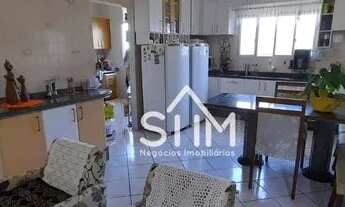 Imagem 4: Casa com 3 dormitórios, sendo 1 suíte, 2 varandas, sala de TV, edícula com churrasqueira e