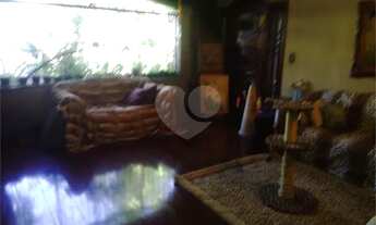 Imagem 3: Casa espaçosa na Vila Galvão com 4 suítes, 10 vagas com 454 m²