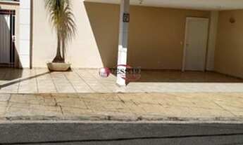 Imagem 2: Aluga casa condomínio Port Ville com 3 dormitórios, sendo 1 tipo apartamento, sala 2 ambie