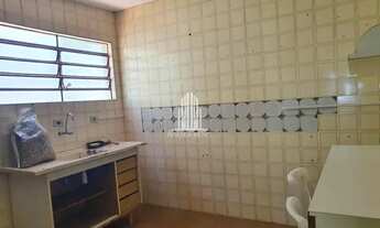 Imagem 4: SOBRADO RESIDENCIAL DE 208M² POSSUI 4 DORMITÓRIOS, 2 BANHEIROS E 2 VAGAS Á VENDA NA REGIÃO