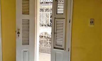 Imagem 2: Casa com 2 quartos, 1 banheiro, sala, cozinha, varanda e área de serviço. Localizada na Vi