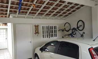 Imagem: Casa com garagem e quintal - Ótima localização!