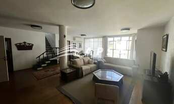 Imagem 3: EM UMA DAS RUAS MAIS DESEJADAS DE COPACABANA, A DOMINGOS FERREIRA, ERGUE-SE UM RARO TRIPLE