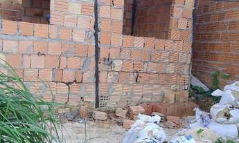 Imagem 7: Terreno com início de casa