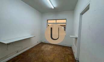 Imagem 3: Sala Comercial Pronta para o Sucesso - Localização Estratégica Descubra uma oportunidade i