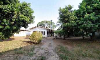 Imagem: Casa com 3 quartos e amplo quintal próximo