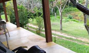 Imagem 5: Casa de campo com piscina e lago