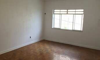 Imagem 3: Sobrado para aluguel e venda possui 240 metros quadrados com 3 quartos