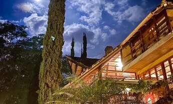 Imagem: Casa com belissima arquitetura - Bonsucesso