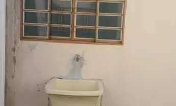 Imagem 3: Aluga-se de fundos para moças solteiras que trabalhem fora