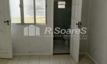 Imagem 7: CASA LINEAR COM TRÊS QUARTOS, SENDO UM SUÍTE, EM PRAÇA SECA, RUA PEDRO TELES