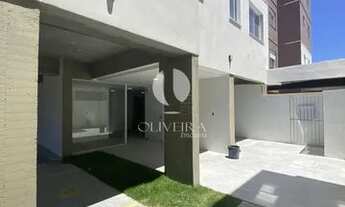 Imagem 2: Apartamento 02 dormitórios (01 sendo suíte), sacada com churrasqueira próximo a UFSM