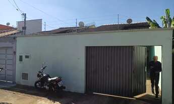 Imagem 3: CASA SETOR CENTER VILLE 3 QUARTOS SENDO 1 SUÍTE LAJOTADA VARANDA AMPLO QUINTAL OPORTUNIDAD