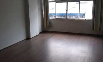 Imagem 2: Kitnet na Av Rio Branco. Andar alto, frente para avenida e muito ampla