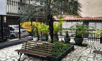 Imagem 2: Dois quartos, Leme, prédio em frente a praia