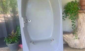 Imagem 6: Vendo banheira de hidromassagem cor cinza