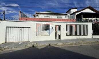 Imagem: Casa Duplex 7 Quartos e 1 Suíte no Bairro