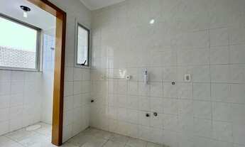 Imagem 3: Apartamento à venda, 2 dormitórios, com box de garagem, localizado no centro