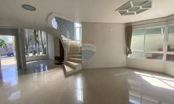 Imagem 3: Aluga-se casa com 3 suítes e piscina no Condomínio Terras de Vinhedo