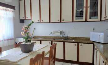 Imagem 7: Residência totalmente plana com 04 dormitórios, 02 salas, ampla área de festas com churras