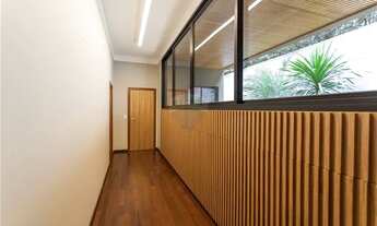 Imagem 7: Casa de condomínio para venda possui 540 metros quadrados com 4 quartos