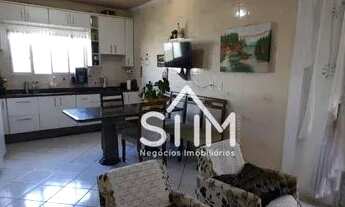 Imagem 2: Casa com 3 dormitórios, sendo 1 suíte, 2 varandas, sala de TV, edícula com churrasqueira e