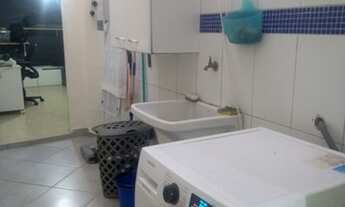 Imagem 3: CASA DE FUNDOS INDEPENDENTE ATRAS DE UM PRÉDIO/ PRIVATIVA