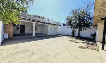 Imagem 5: Casa disponível para Locação no bairro Coophema, próximo à com três quartos sendo duas suí