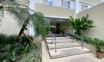 Imagem: DE FRENTE DA ESTAÇÃO DO METRÔ VILA MADALENA