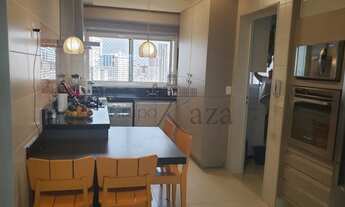 Imagem 2: Apartamento para aluguel e venda com 190 metros quadrados com 3 quartos