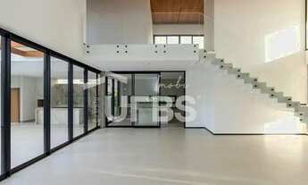 Imagem: Sobrado para venda possui 474 m² com 5