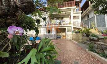 Imagem: Casa à Venda Lote Inteiro com Amplo Espaço