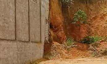 Imagem 3: Lote 20x20 ao lado de Maurício Pneus Ubaíra