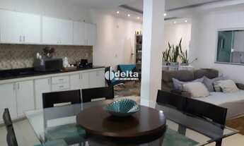 Imagem 2: Casa residencial disponível para locação e venda no bairro Jardim Patrícia em Uberlândia-M