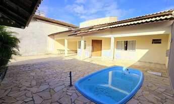 Imagem 2: Espaço e conforto: casa perfeita para quem busca tranquilidade no Centro - Barra Velha - S