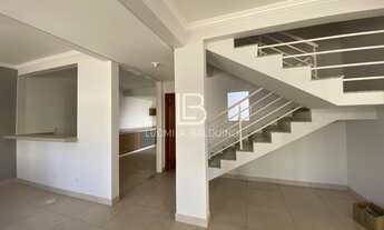 Imagem 4: Sobrado em condomínio de 160 m² com churrasqueira a carvão e armários