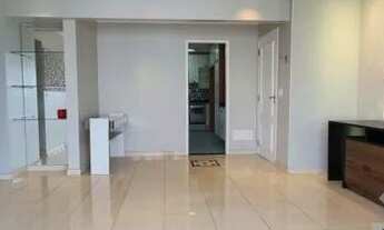 Imagem: REGIÃO ARBORIZADA, APTO REPLETO DE ARMÁRIOS